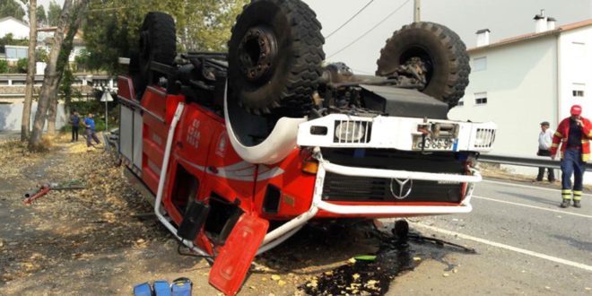 Bombeiros de Ovar feridos em acidente em Vale de Cambra